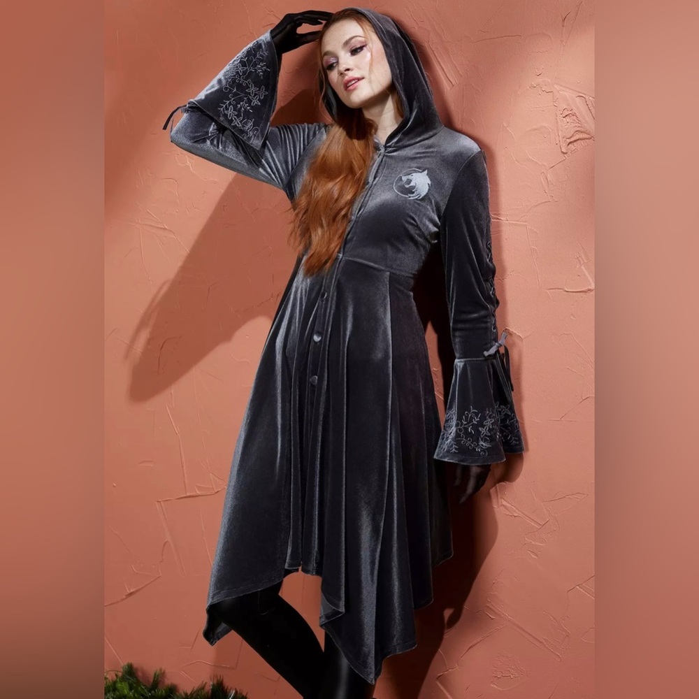 Her Universe The Witcher Velvet Cardigan Medium